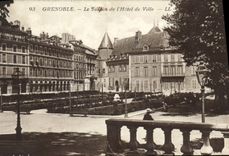 CPA Grenoble Le Jardin De I'Hotel De Ville