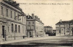 CPA Grenoble Les Facultes La Division Et Le Musee