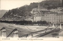CPA Grenoble Le Pont Suspendu Et Les Quais