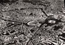 CPSM Nimes Vue Aerienne Les Arenes et I'Esplanade