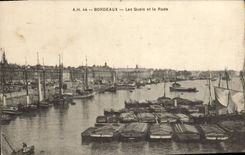 CPA Bordeaux Les Quais Et La Rade