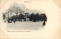 CPA Besancon Le Entree Du Casino Des Bains Salins De La Mouillere