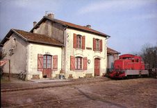 CPSM Parentis en Born Ligne de Ychoux a Biscarosse locotracteur série 10 des VFL en gare locomotive