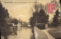 CPA Vendome Le Jardin Public Vue sur le Loir 