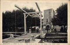 CPA Mennettou sur Cher L et C Pont Levis et Porte de Ville Jeanne d'Arc 