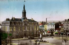 CPA Roanne Place de Hotel de Ville et l'Hotel de Ville 