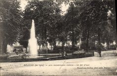 CPA Roanne Aux Promenades Popule le Jet d'Eau  