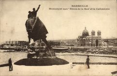 CPA Marseille Monument aux Heros de la Mes et la Cathedrale 
