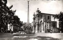 CPA La City du Roy Rene Aix en Provence Place des Prechears Eglise de la Madalene 