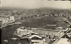 CPA Le Carrefour du Monde Marseille Panorama sur le vieux Port et la Ville 