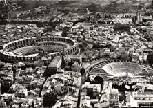 CPSM En Provence Arles Bouches du RHone Vue aerienne Les Arenes et le Theatre Antique 