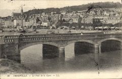 CPA Trouville Le Pont de la Gare 