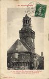 CPA Au Pays Normand Le vieux beffroi de Vire surmontant la Porte Horloge construction curieuse remon