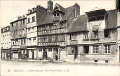 CPA Lisieux Vieille Maisons Place Victor Hugo 