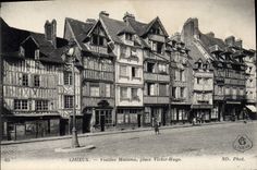 CPA Lisieux Vieilles Maisons place Victor Hugo 