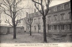 CPA Lyon Institution Notre Dame des Minimes La cour du refectoire 
