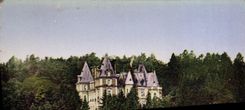 CPA Les Halles Rhone Le Chateau dans la Foret 