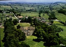 CPSM Le Breuil S et L Le chateau Centre de formation et d'activite des Scouts de France Vue aerienne