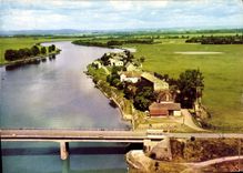 CPSM Ouroux sur Saone S et L Vue aerienne Les bords de la Saone 