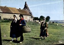 CPSM Groupe Folklorique Les Morvandiaux d'Autun En Route pour le Marché