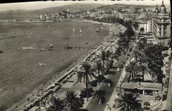 CPA CANNES Vue generale sur la promenade de la Croisette et le Suquet 