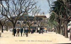 CPA Cannes les Allees et le Kiosque de la Musique 