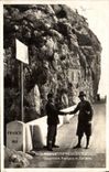 CPA Menton La Frontiere Italienne Douaniers Francais et Italiens 