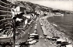 CPA Menton la plage et le Quai general Leclerc de Hautacloque 