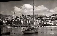 CPA Menton le Port et vue sur la Vieille ville 