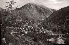 CPA Saint Martin Vesubie Vue generale Au centre valle Notre Dame de Fenestre et la Cime du Piagu 