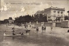 CPA Juan les Pins La Plage Les Baigneurs 