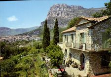 CPSM Cote d'Azur Saint Jeannet A M les Chenes au fond le Baou et le village 