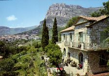 CPSM Cote d'Azur Saint Jeannet A M les Chenes au fond le Baou et le village 