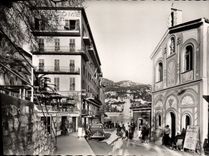 CPSM Villefranche sur Mer La Chapelle St Pierre (decoree par Jean Coeteau) Le Port et Hotel Welcome