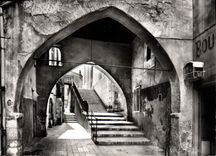 CPSM Villefranche sur Mer La Cote d'Azur Vieilles Voutes a la montee de l'Eglise