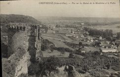 CPA CHevreuse (Seine et Oise) Vue sur les Ruines de la Madeleine et le Vallee