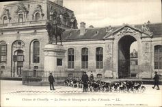 CPA Chateau de Chatilly La Statue de Monseigneur le Due d'Aumale