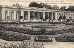 CPA Versailles Palais du Grand Trianon Le Peristyle et les Jardins