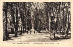 CPA Mantes La Jolie Promenade dans L'Ile aux Dames