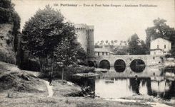 CPA Parthenay Tour et Pont Saint Jacques Anciennes Fortifications