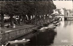 CPA Amiens Le marche sur l'eau