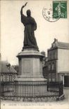 CPA Amiens La Statue de Pierre l'Ermite