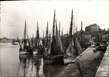 CPSM Les Sables D'Olonne Le Port vue prise du Quai Guiné