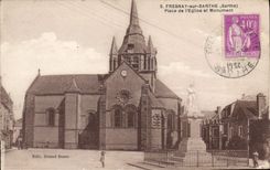CPA Fresnay sur Sarthe Sarthe Place de l'Eglise et Monument 