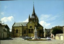 CPSM Fresnay sur Sarthe Place de la Republique 