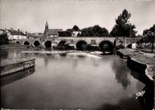 CPSM Pont de Gennes Sarthe Le vieux Pont sur l'Huisne 