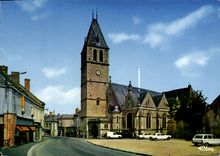 CPSM Noyen sur Sarthe La Place de l'Eglise 