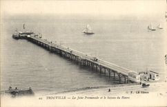 CPA Trouville La Jetee Promenade et le bateau du Havre 
