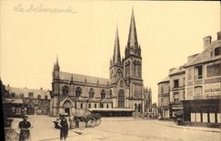 CPA A D La Delivrande La Basilique et la Place 