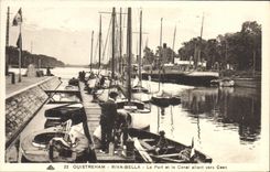 CPA Ouistreham Riva Bella Le Port et le Canal allant vers Caen 